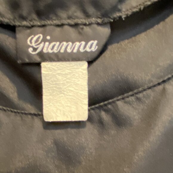 VINTAGE GIANNA -- Black Blouse, Pull Over with Scoop Neck and Cap Sleeves - Picture 12 of 12